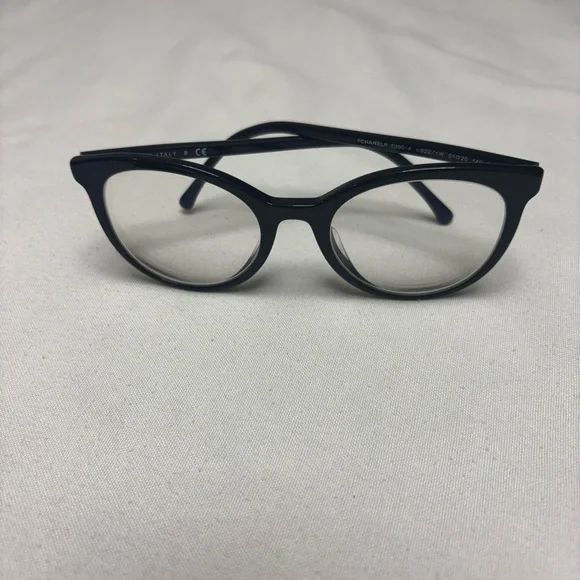 CHANEL Elegant and Interchangeable Sunglasses Trio - Picture 6 of 12